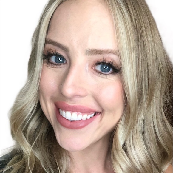 Meet your Posher, Amelia - Picture 1 of 1